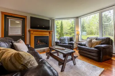 Image de Newly Updated & Steps to the Resort | Ski In