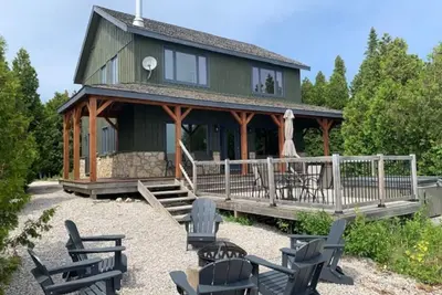 Image de Custom Built Craftsman Cottage on Lake Huron