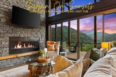 Image de Sale! Laidback Luxury, Epic Views, Hot-Tub, Games