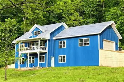 Image de Farmhouse and Private Pickleball Court on 27 Acres in Countryside Retreat