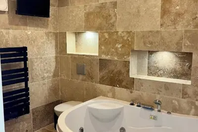 Image de Magnifique appartement avec jacuzzi et terrasse privé à quelque mètre du canal