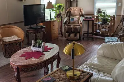 Image de 2-Bedroom Double Wide Mobile home with truck & trailer parking. On lake Palestine