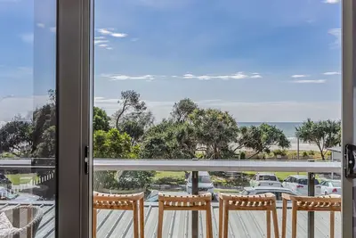 Image de Coastal Haven - Beachfront apartment with ocean views