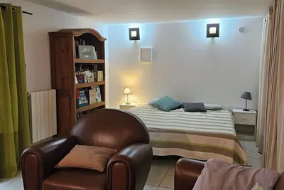 Image de Appartement indépendant au coeur de la forêt à 6 mn de Lascaux
