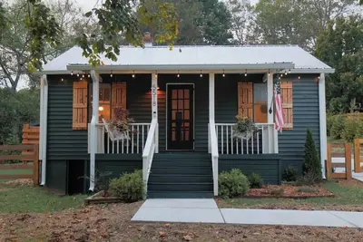 Leipers Fork Village Bungalow w/ Hot Tub & Firepit