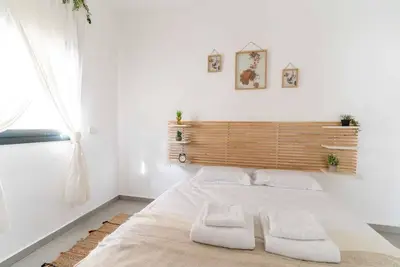 Charming 2-bedroom, 3 balconies apartment 600m Frishman Beach