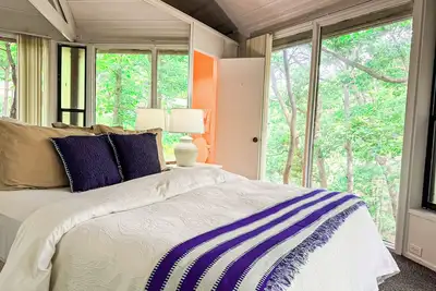 Image de Lakefront Treehouse Treetop Village 2 Bed/3ba/Pools/Pickleball/Dock-6-8pp