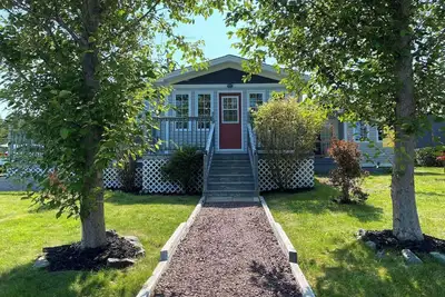 Image de Tranquil Harbourview Cottage: Oceanfront Escape in Green's Harbour, Nl