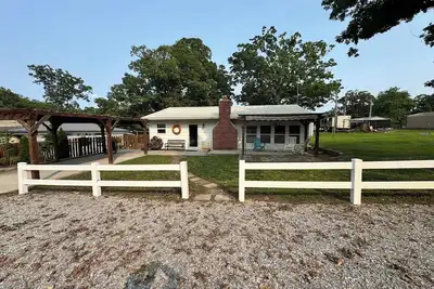 Image de Lake Wappapello 2 Bedroom Home 1/8 mile to beach and boat ramp