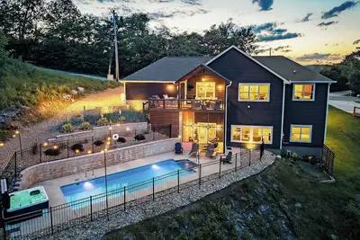 Image de Private Pool | Hot Tub | Lake Views | Game Room