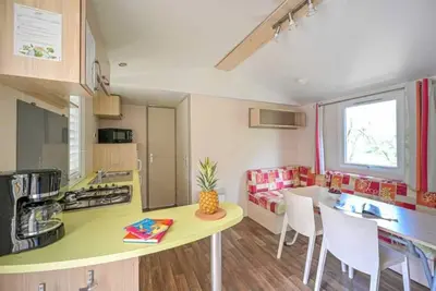 Image de Camping 3 étoiles - Piscine  - ccbbh00