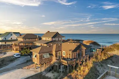 Image de 'Loophole' + Oceanfront + Historic Cottage + Nags Head Nc