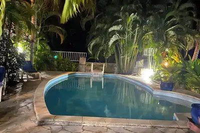 Image de Studio bleu lagon face à la piscine à 50 mètres de la plage