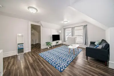 Image de Downtown 1br + Office - Modern Comfort & Historic Walking Streets