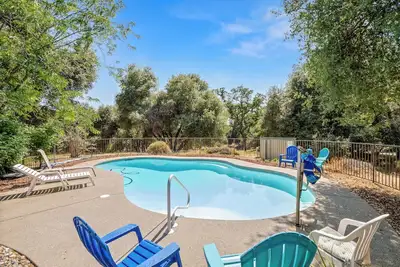 Image de Oak Hills Retreat - Gated Pool, Bbq & Fire Pit