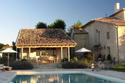 Image de Luxury Chateau near St Emilion, Bordeaux region with Pool and Staff