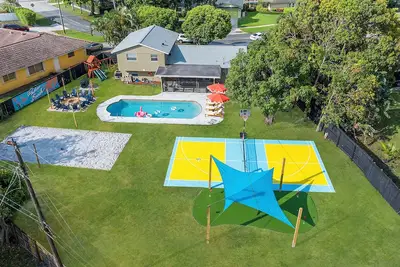 Image de Spacious Beach Retreat | Private Pool | Pickleball