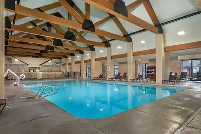 Image de Worldmark West Yellowstone Resort close to West Gate. Available 2-9 July 26.