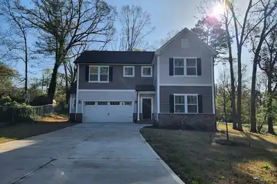 Image de Rock & Relax in our 3-Bedroom Music-Themed Getaway in the heart of Statesville