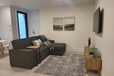 Image de Beach House Deep Cove modern retreat. Private  safe seaside waterfront retreat.