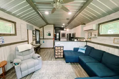 Image de New Listing! Spacious Tiny Home Near Lake - Jacuzzi + Covered Boat Parking