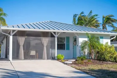 Image de Stunning 3bd Siesta Cottage - Walk to the Beach!