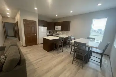 Image de Quiet 2 Br condo Spirit Lake. Minutes from Arnolds Park, Okoboji, Spirit Lake E