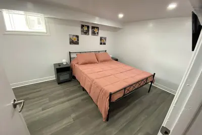 Image de Cute Little Jr. 1Bdr Bsmt unit - Great location/Superclean