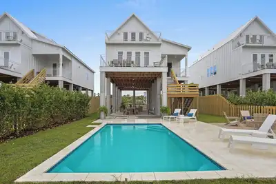 Image de Luxury Beach House w/ Pool - Huge Waterfront Views!