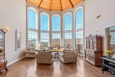 Image de Spacious 5-bedroom house with ocean views - 20 min from Malibu Beach