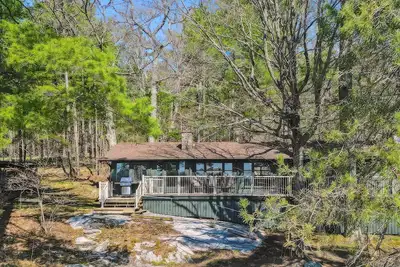 Image de 3 bed 1 bath cottage on Lake Rosseau