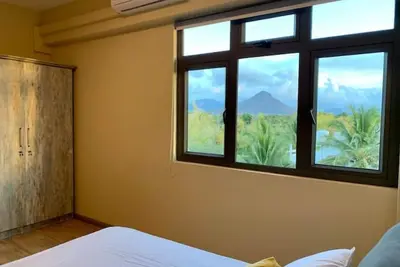 Top floor, Panoramic views, 2 mins from the beach