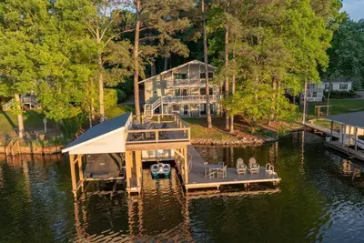 Image de Open Views, Water Toys, Game Room, Boat Slip, Flat Lot, & More!