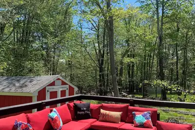 Image de Pool, Lake, Fire Place, Games, Full Kitchen,