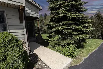 Image de Shamrock 41 : Charming and lovely Th w/mudroom for bikes! Close to trails!