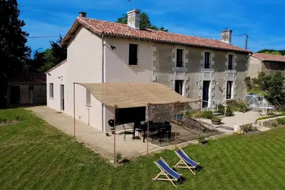 Image de Maison de charme Ă la campagne sur terrain paysager de 5000 m2