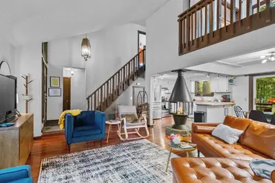 Image de New Woodlands: Hot Tub, Pets, 7mi-Bentonville, Clean & Forest View