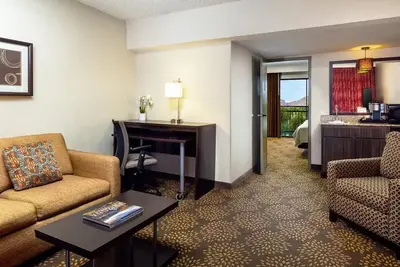 Image de Pet-Friendly Retreat w/ Pool & Lush Backyard Oasis - Free Airport Shuttle