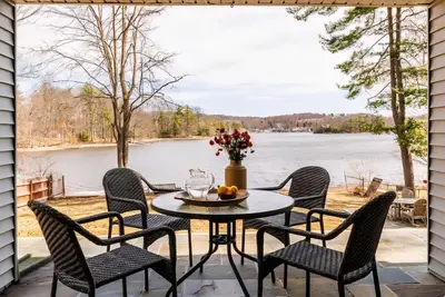 Image de Serene Modern Lakefront Escape: Kayaks, Fishing, Firepit, Private Dock