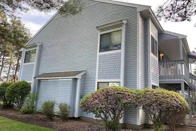 Image de Charming 2nd floor 2-bedroom condo with Ac WiFi in tranquil Brewster.