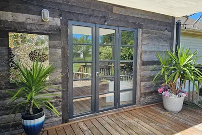 Image de Relax in Style at This Elegant 3br/2ba Retreat with Outdoor Oasis