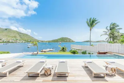 Image de Villa de luxe les pieds dans l'eau