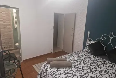 Image de Chambre avec salle de bain à louer dans maison au calme, en pleine campagne