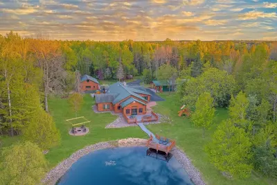 Image de Big Somo Lodge | 430 Acres • Pond • Sauna • Trails