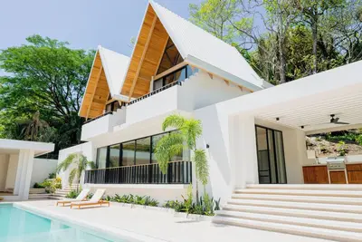 Image de Charming 2-bedroom bungalow with Ac, undisrupted WiFi and power in Nosara