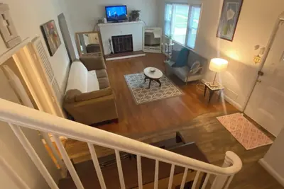 Image de Bright & Spacious – Near Downtown - Full Kitchen- Workspace, Laundry