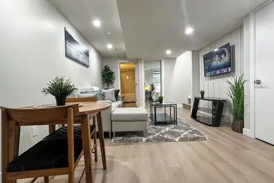 Image de Work, Rest & Exercise | Calgary suite | Near Airport & Banff Route