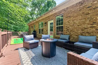 Image de 6br | 5 min to Rtj | Game Room | Back Deck with Grill | Sleeps 15