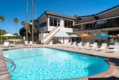 Image de Pool-Hot tub-Tennis-free WiFi-miniature golf, restaurant, bar, Gym-Ac-Game room