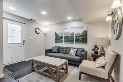 Image de The Nook – Stylish Basement Stay - Waffles too!